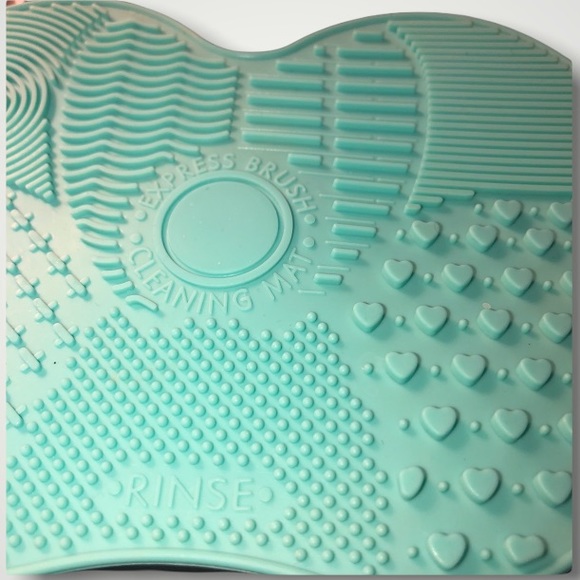 Other - Silicone Makeup Brush Cleaner